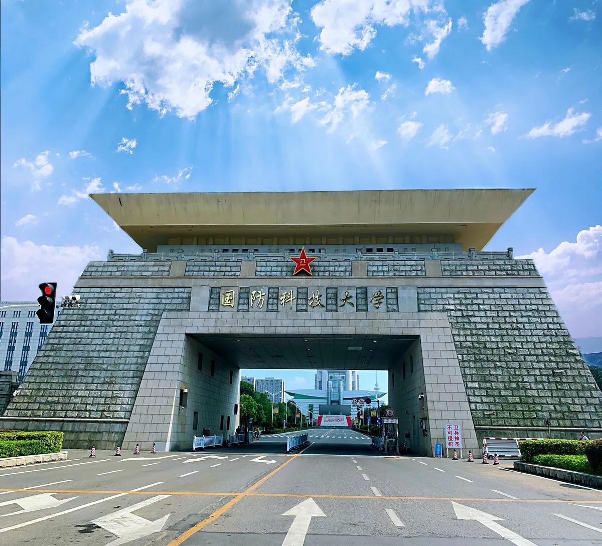 坐标：山东青岛
我外甥女今年高考，前几天三摸成绩出来了：
语文：115
数学：1