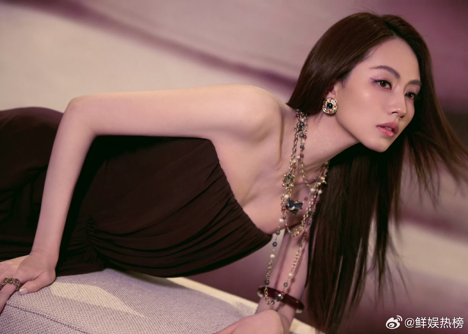 万妮达说刘惜君的舞台有自我突破歌手2026万妮达真诚表达了对刘惜君舞台的喜爱，她