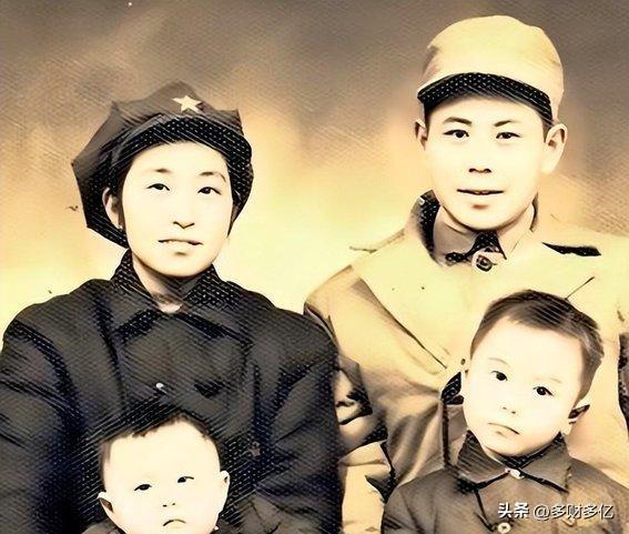 1980年，72岁独臂将军在上海食堂吃饭，服务员看他衣服太破随口一句嘲笑，没想到