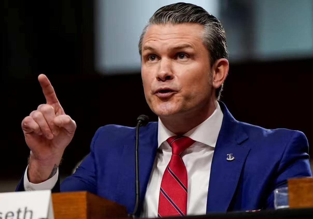 美军基地，刚出了个让所有士兵脊背发凉的命令。
国防部长直接宣布：从现在起，所有士