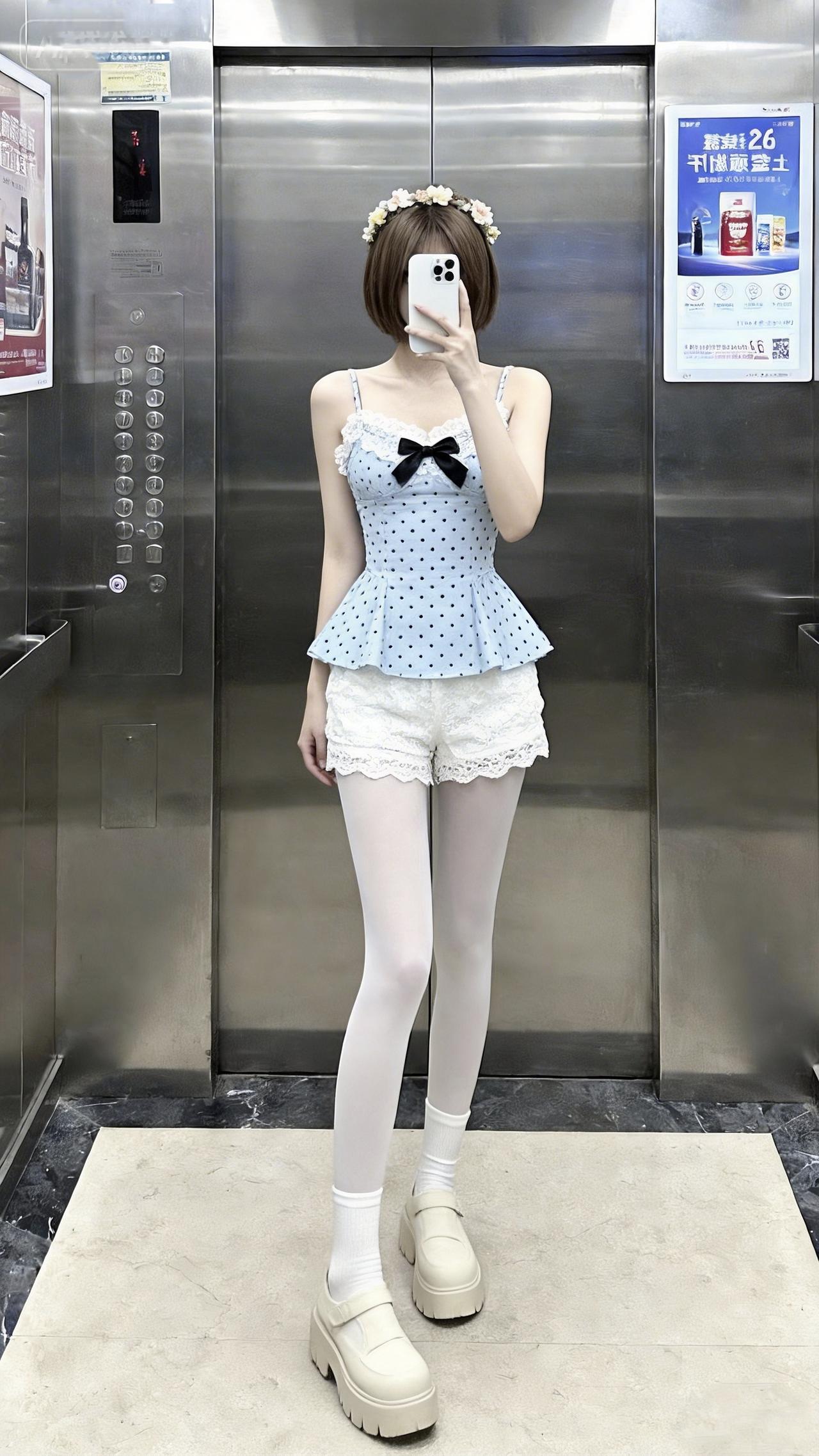 甜妹穿搭随意拍 一起野个好身材