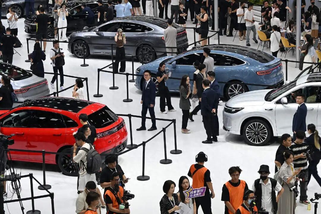 直营大退潮，腾势、鸿蒙智行、极氪等品牌三四线门店转为加盟 | 电厂