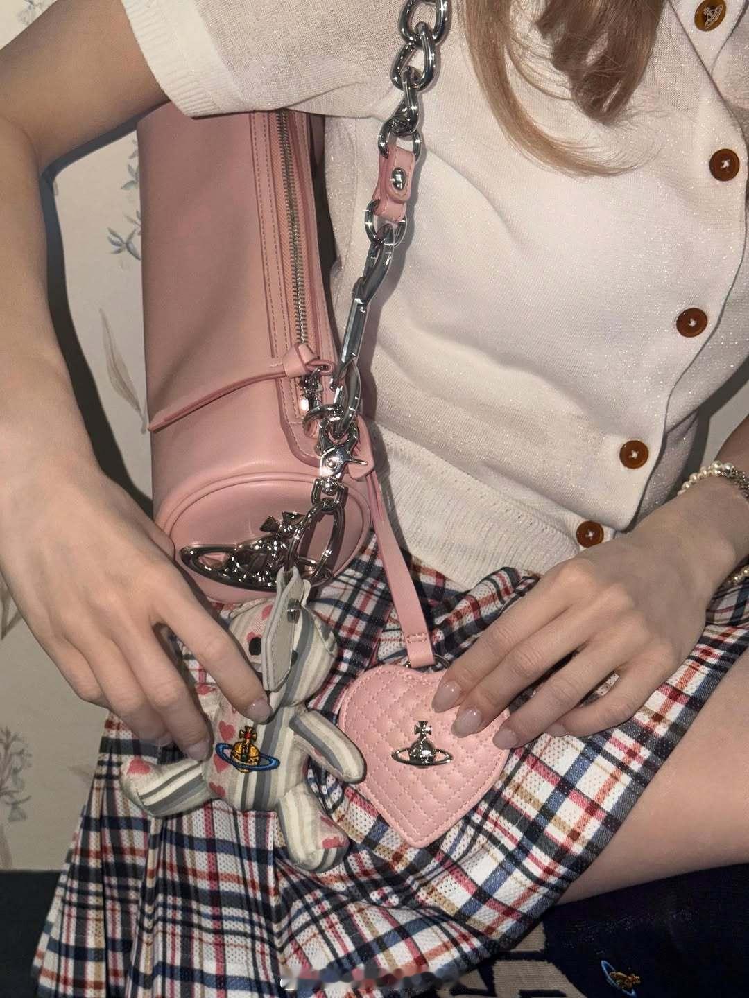 热乎的小面🎀🪐🧸💕 一身Vivienne Westwood😯 miye