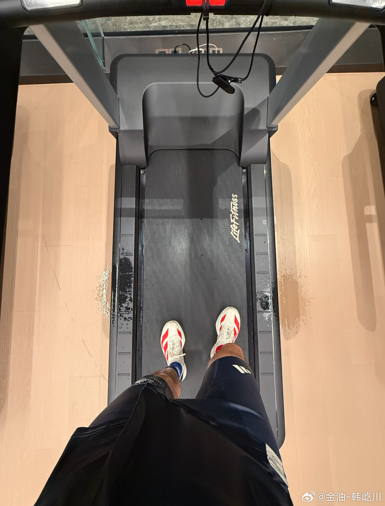 周末愉快，整天在操盘室坐着也不是个事，趁周末也是要早起出来锻炼一下的，顺便吃个早