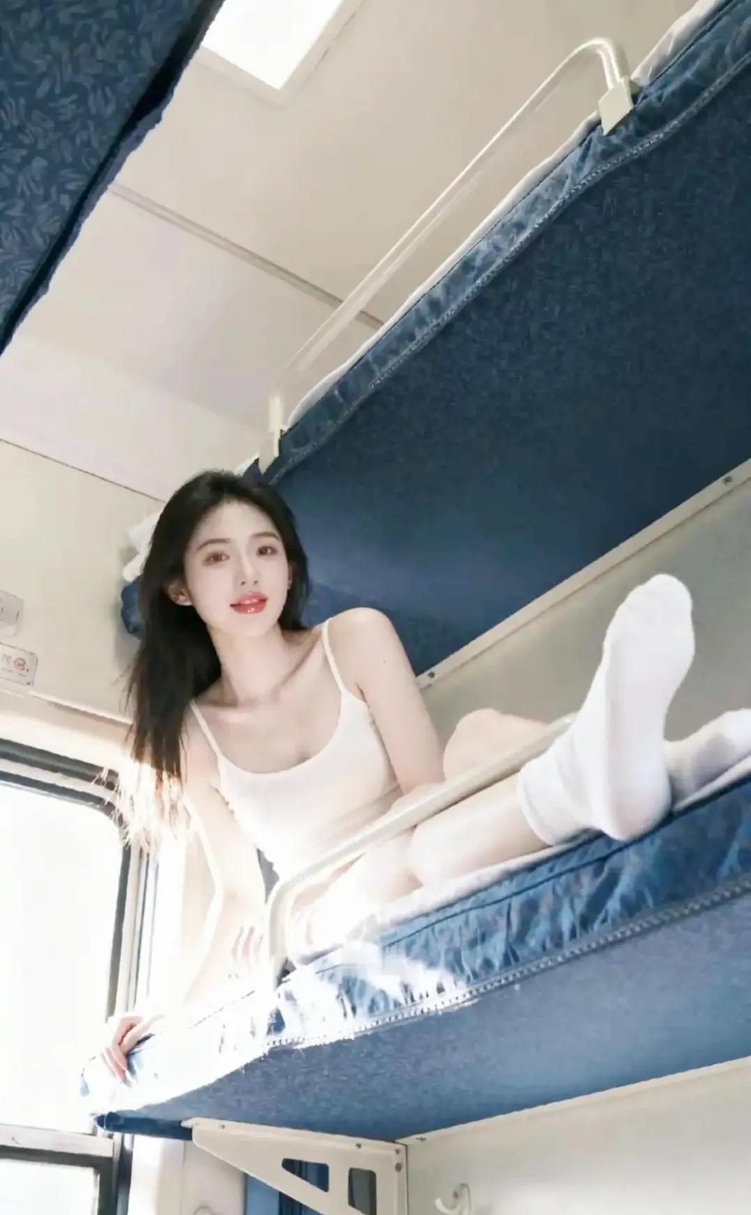 火车上的小妹妹