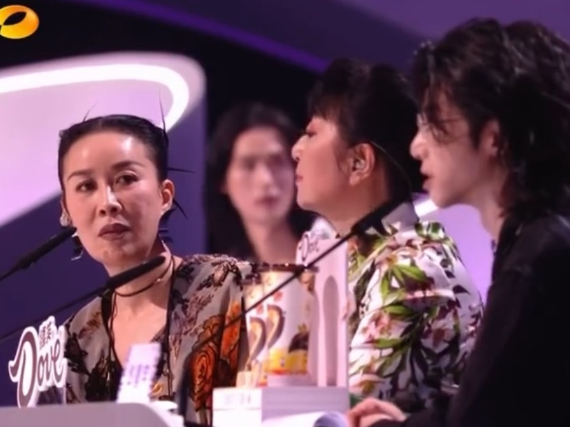 三个评委三个答案，那英华晨宇本想把这个难题交给秀梅老师，结果咱姐直接一个弃权hh