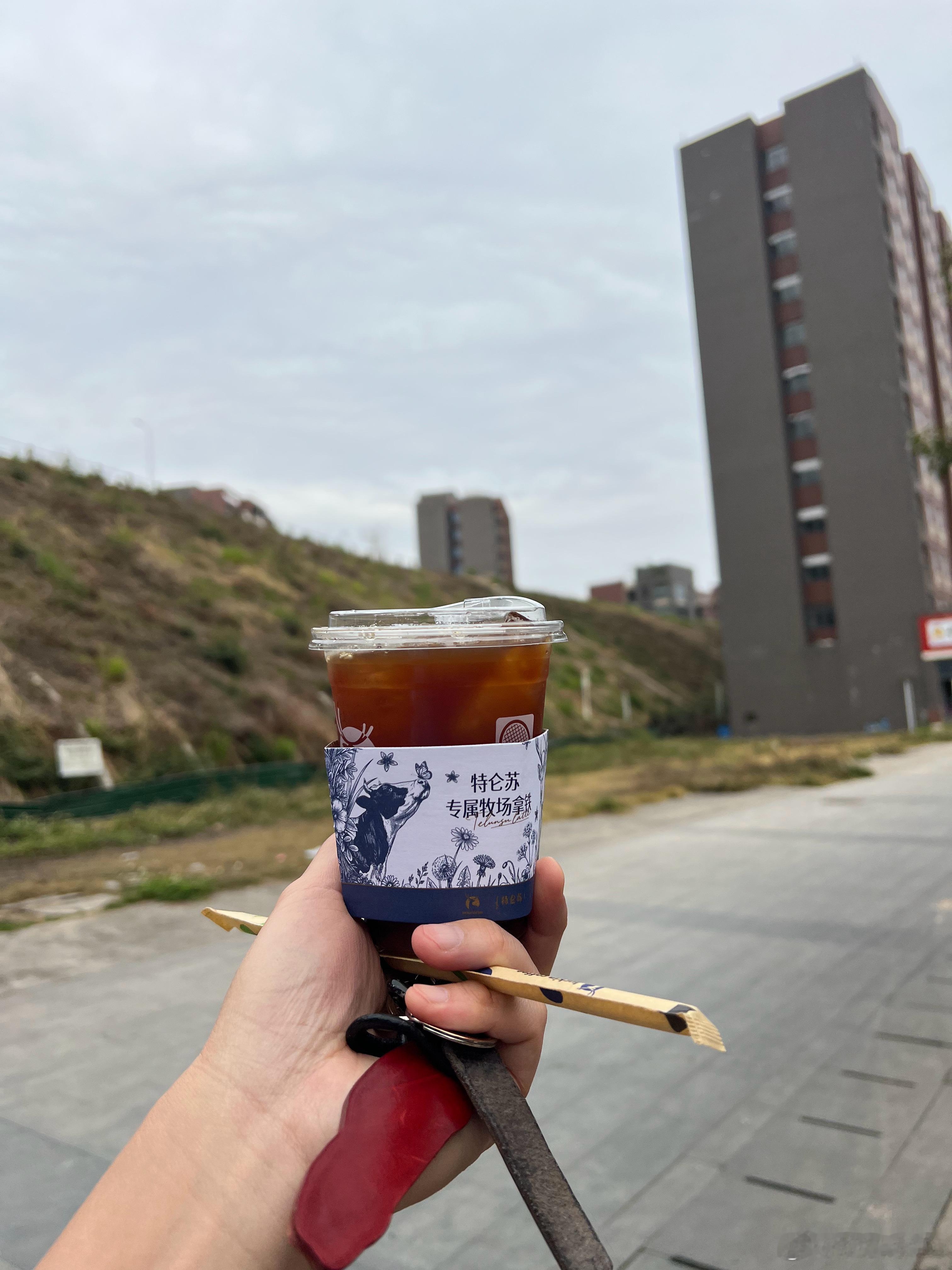 大年初一，一条街的铺全关了，唯独一家给你做9.9元SOE，已经满足了。隔空干啡春