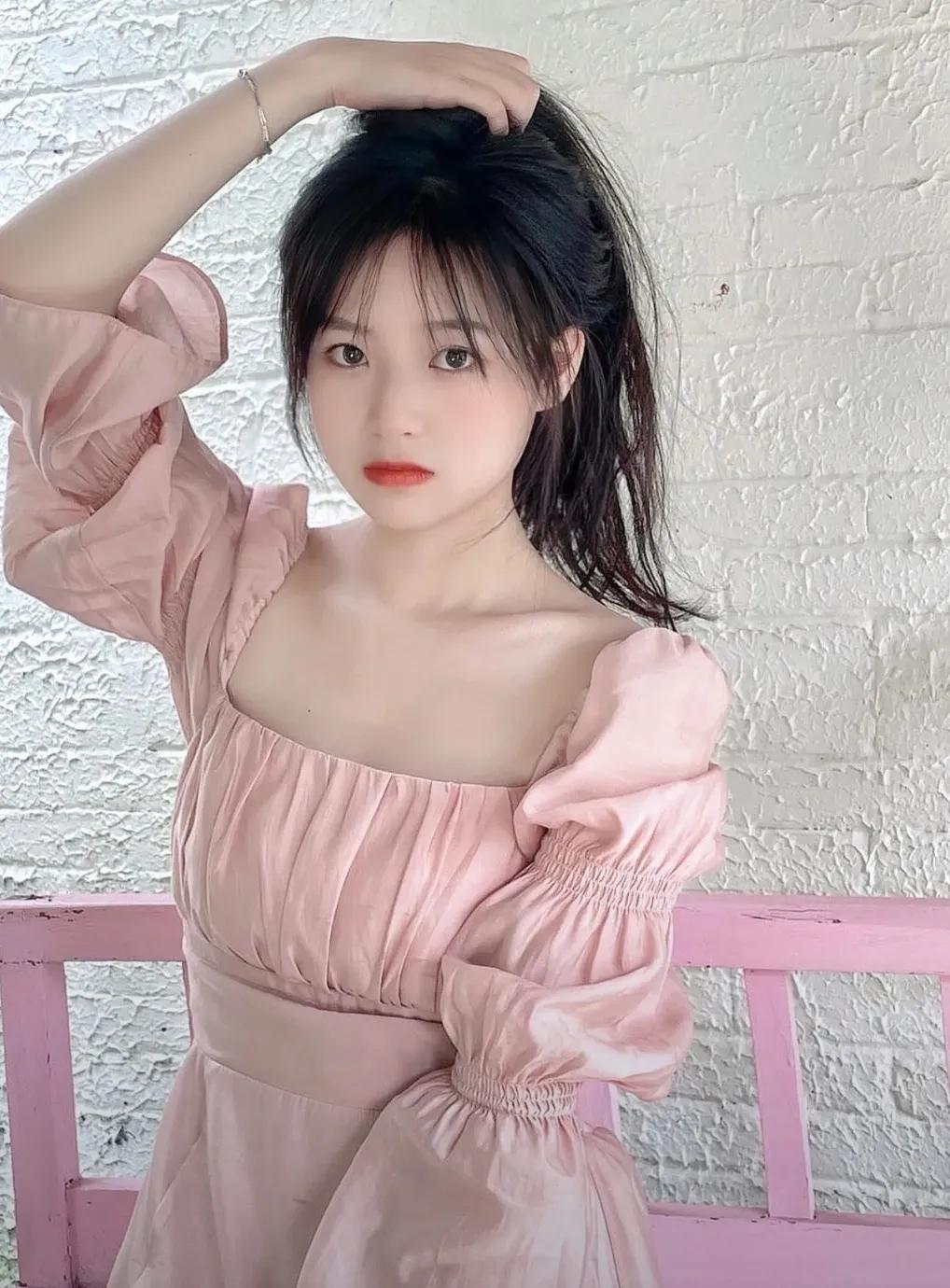 在那个被时光温柔以待的小城，她，一个30岁的“大龄剩女”，以她的善良和好心，成为