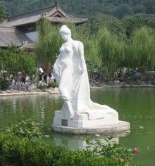 图片打马赛克才不妥呢，只有那些确实不宜、不雅的内容才有必要进行处理。应树立正确审