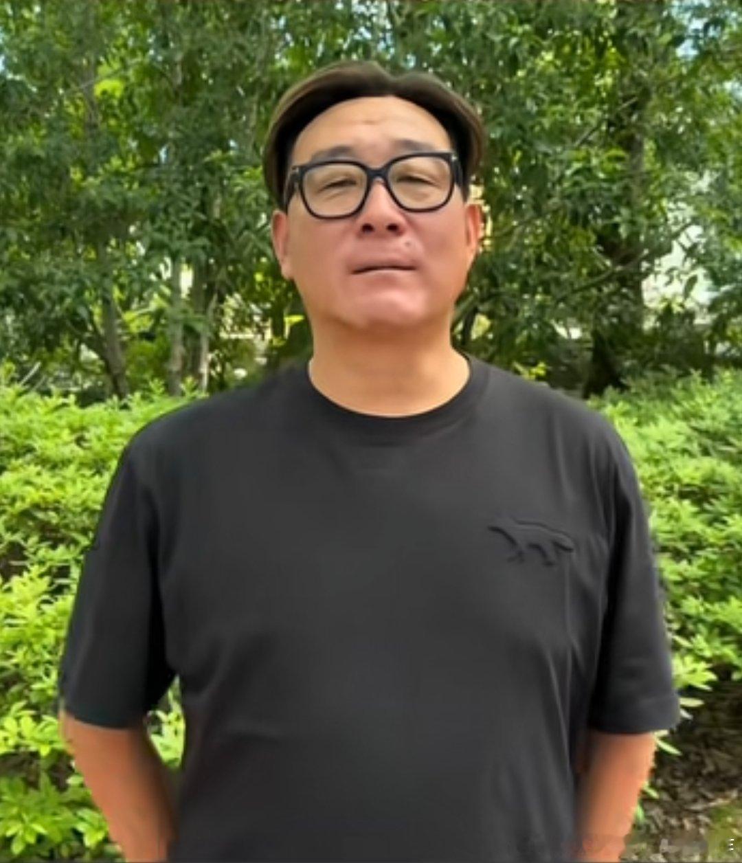 这是曲圣卿，还以为严顺开…… 