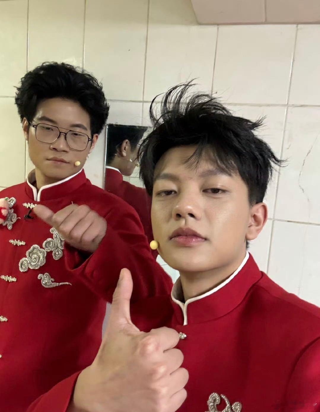 喜人脱口秀演员 后台变脸 🤯 谁懂喜人后台变脸的快乐！前一秒融洽拜年，下一秒冷