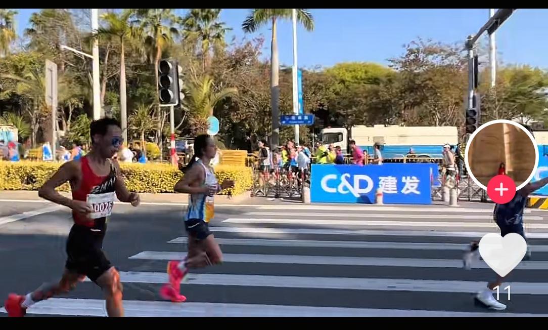 其实，厦门马拉松还有一个重大的看点，被大家给忽略了。那就是大众一姐黄雪梅再战职业