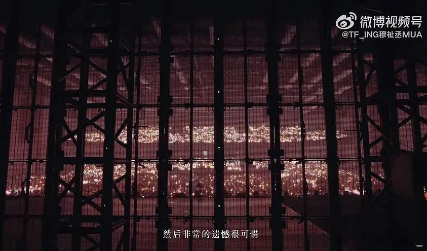 原来这就是层层的视角，很有安全感的颜色 我们每一次举的橙粉色都有意义🥺 