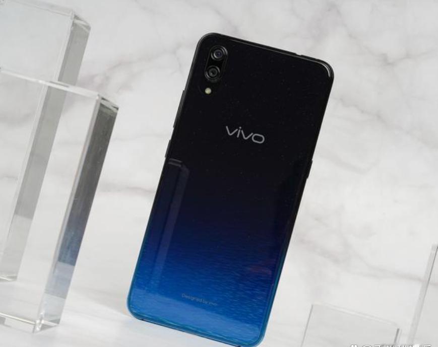 vivo X200T印度发布 2月3日开售 旗舰配置下放太香了
 
中端机彻底不
