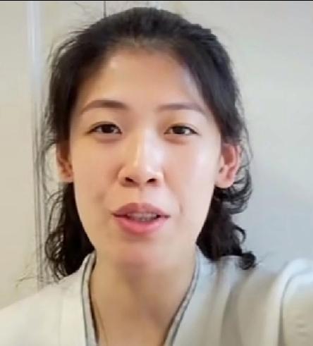 新春佳节之际，李盈莹给喜爱她的球迷们拜年啦：
李盈莹：说“2026是马年，也是冲