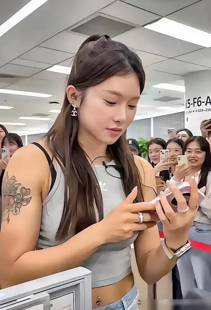我一直是不怎么喜欢吴艳妮的
因为觉得她太狂，
可当看到她说“和日本选手相比还差很