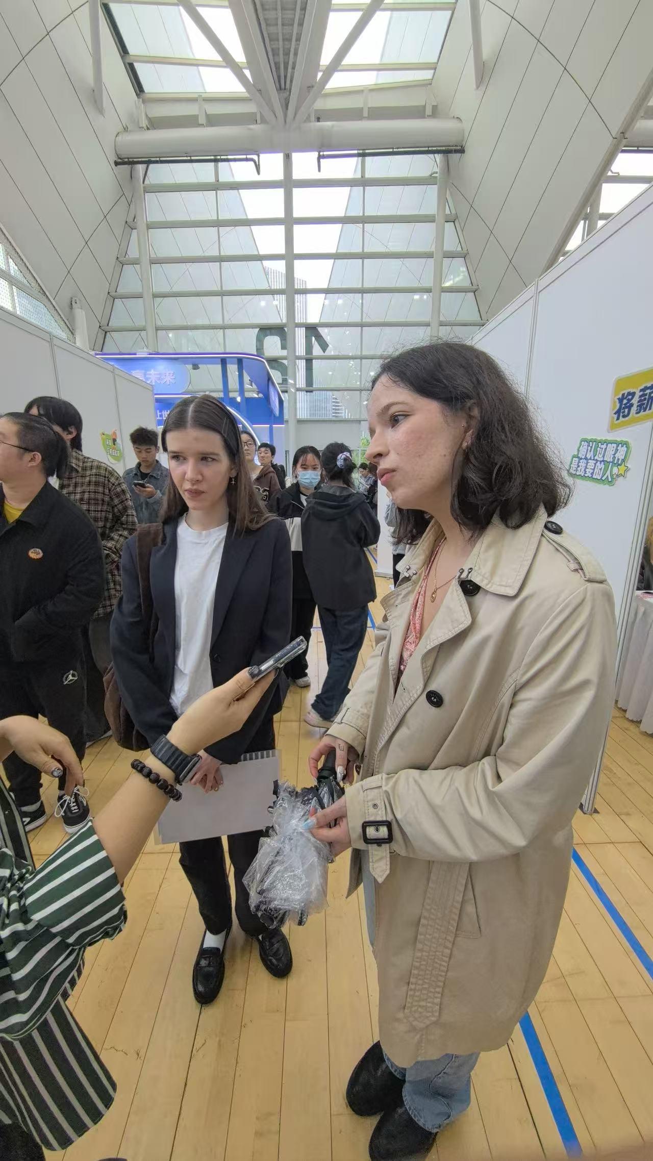 今天浦东这场上海广告人才招聘会，真的太热闹了！
 
一眼望过去，全是上海各大高校