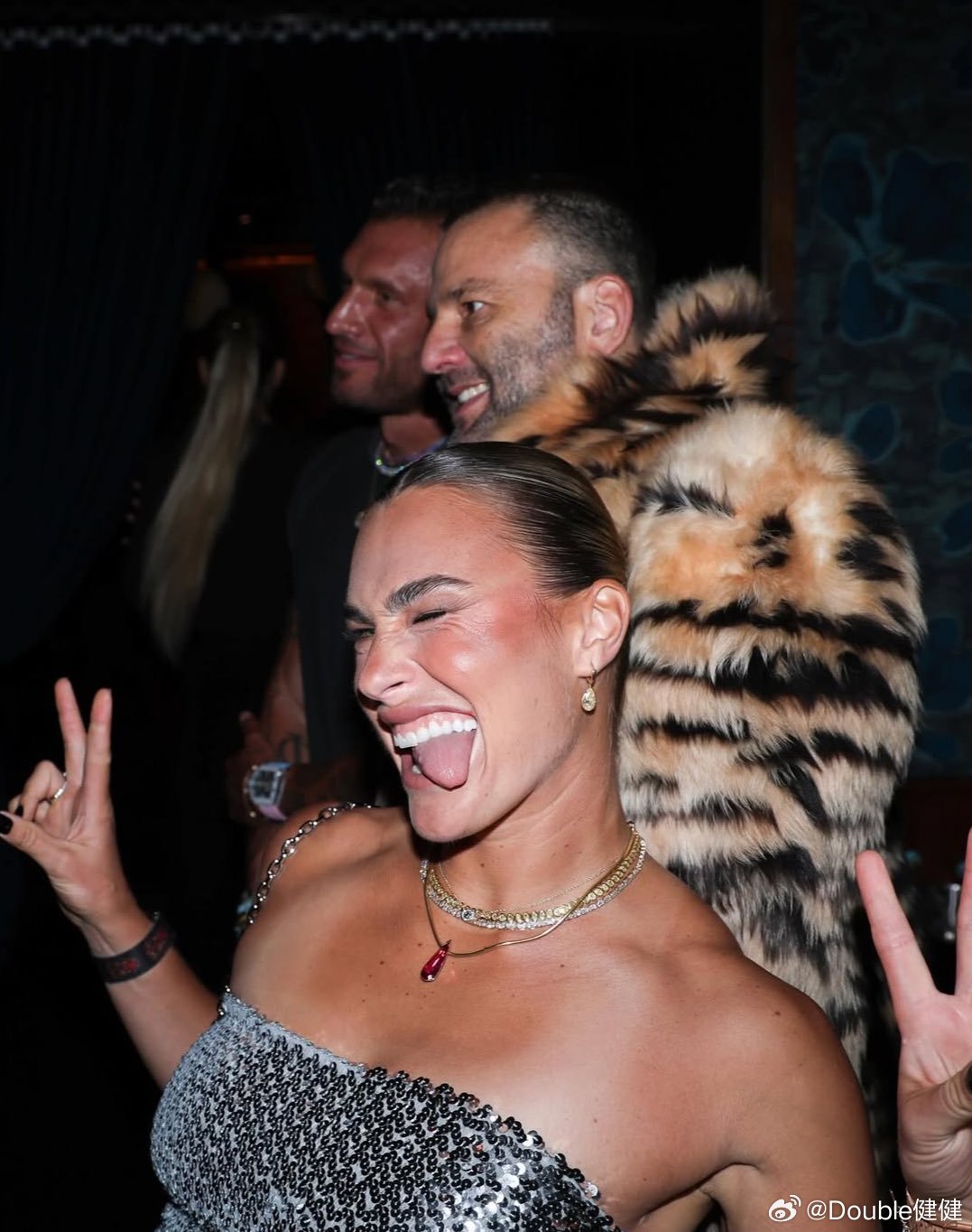 萨巴伦卡这个造型你们打几分？wta