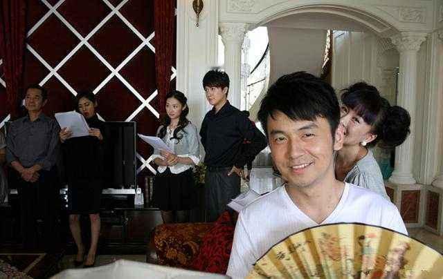 你问吴越为什么45岁了还敢在《我的前半生》里演一个第三者的凌玲
这不得不说雷佳音