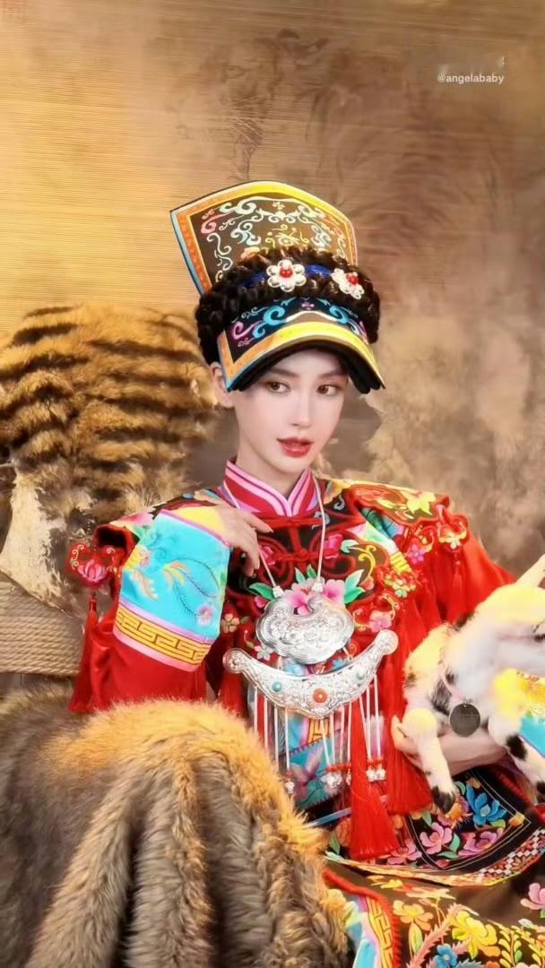 Angelababy民族服饰变装太绝了女神请多多尝试民族服饰😭这张脸无敌了 