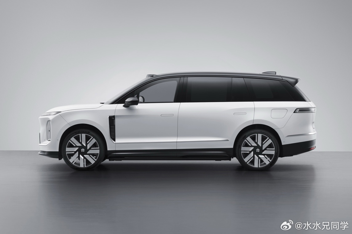 我一直不喜欢用新物种这个词来形容，显得特别没文化又老套又暴论，但是平心静气下来看