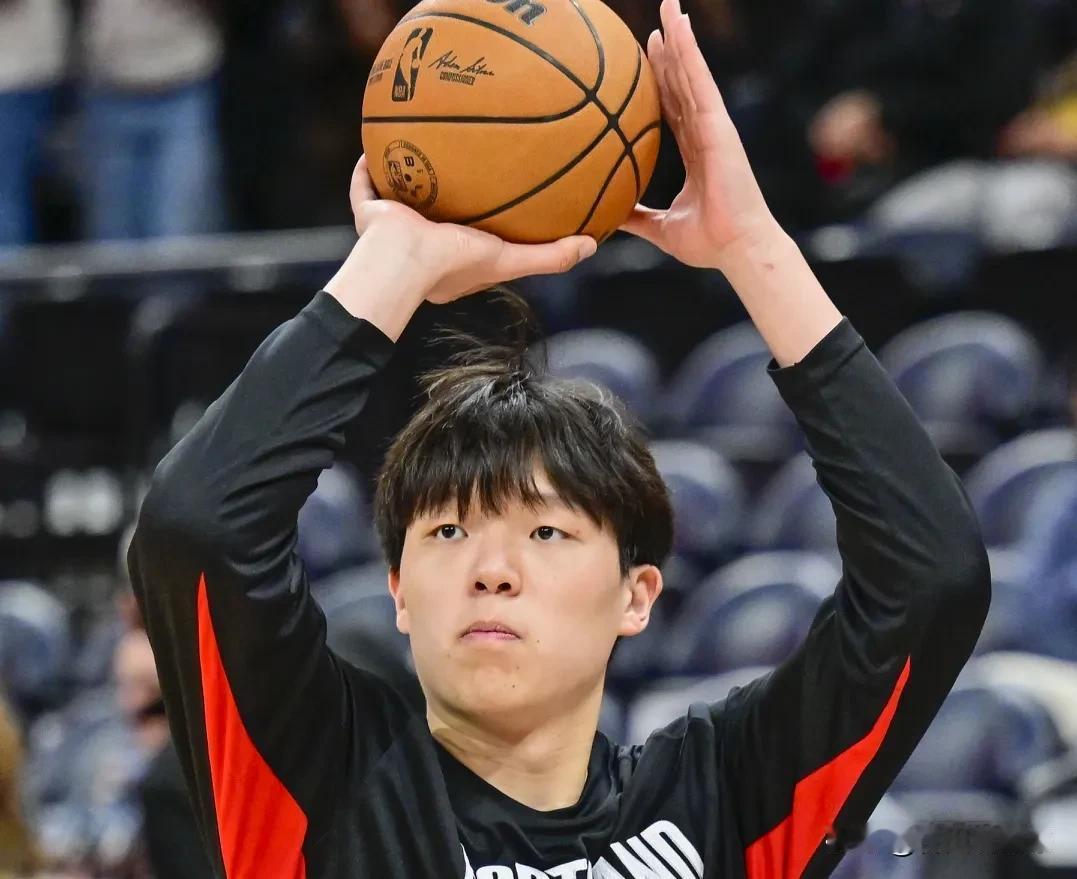 情况不妙！杨瀚森上半场遭雪藏 又一场DNP不可避免？

北京时间11月4日，开拓