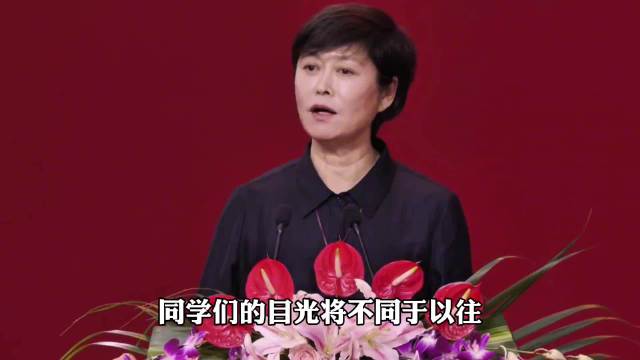 时代变了！敬一丹老师用生动对比描绘1976年与2019年的巨变：从食堂没椅子到门口的4K转播车。在人