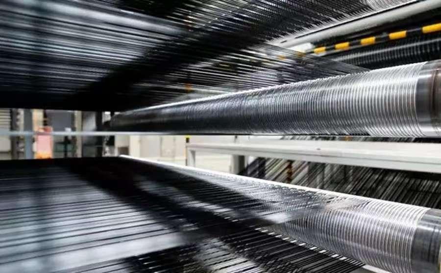 国产碳纤维卖到全球第一，进口货开始降价，T1200真量产了？

最近刷到好多新闻