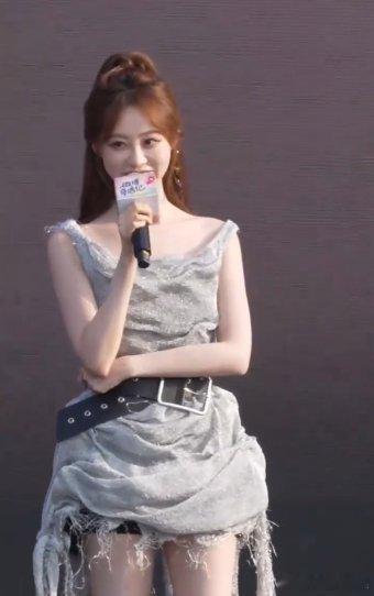 祝绪丹声线切换好丝滑 不仅外形亮眼，声音的可塑性也很强，甜美、冷艳、可爱，各种风