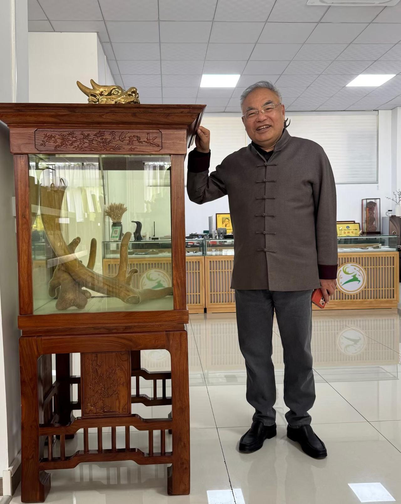 中国散文学会副会长高振走进《鹿鸣湾》
          “呦呦鹿鸣，食野之苹。