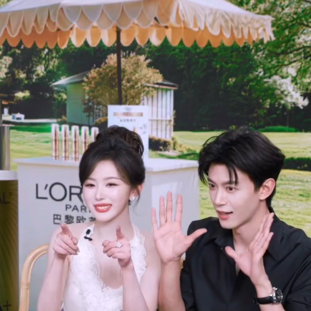 所有人请停下手中的活！！请欣赏孔雪儿邓凯合跳喵喵舞、复仇摇和对你讲三连手势舞！！