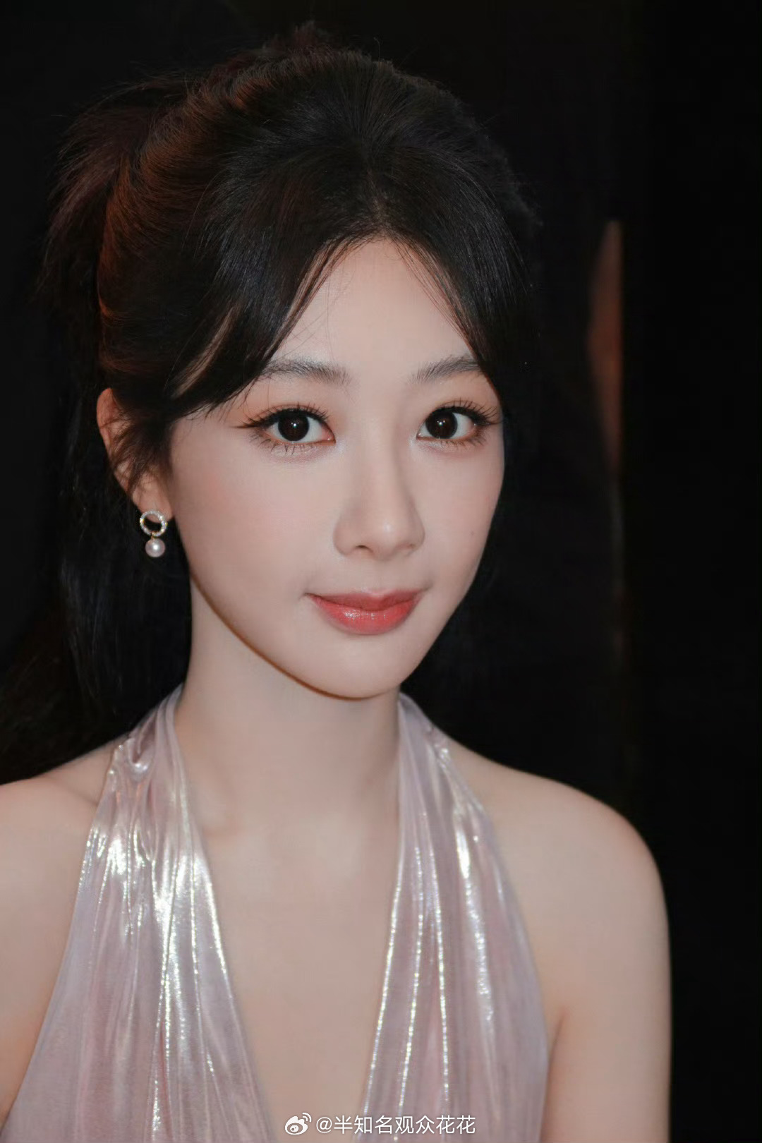 杨紫粉色挂脖流光裙美晕了我 ​​​