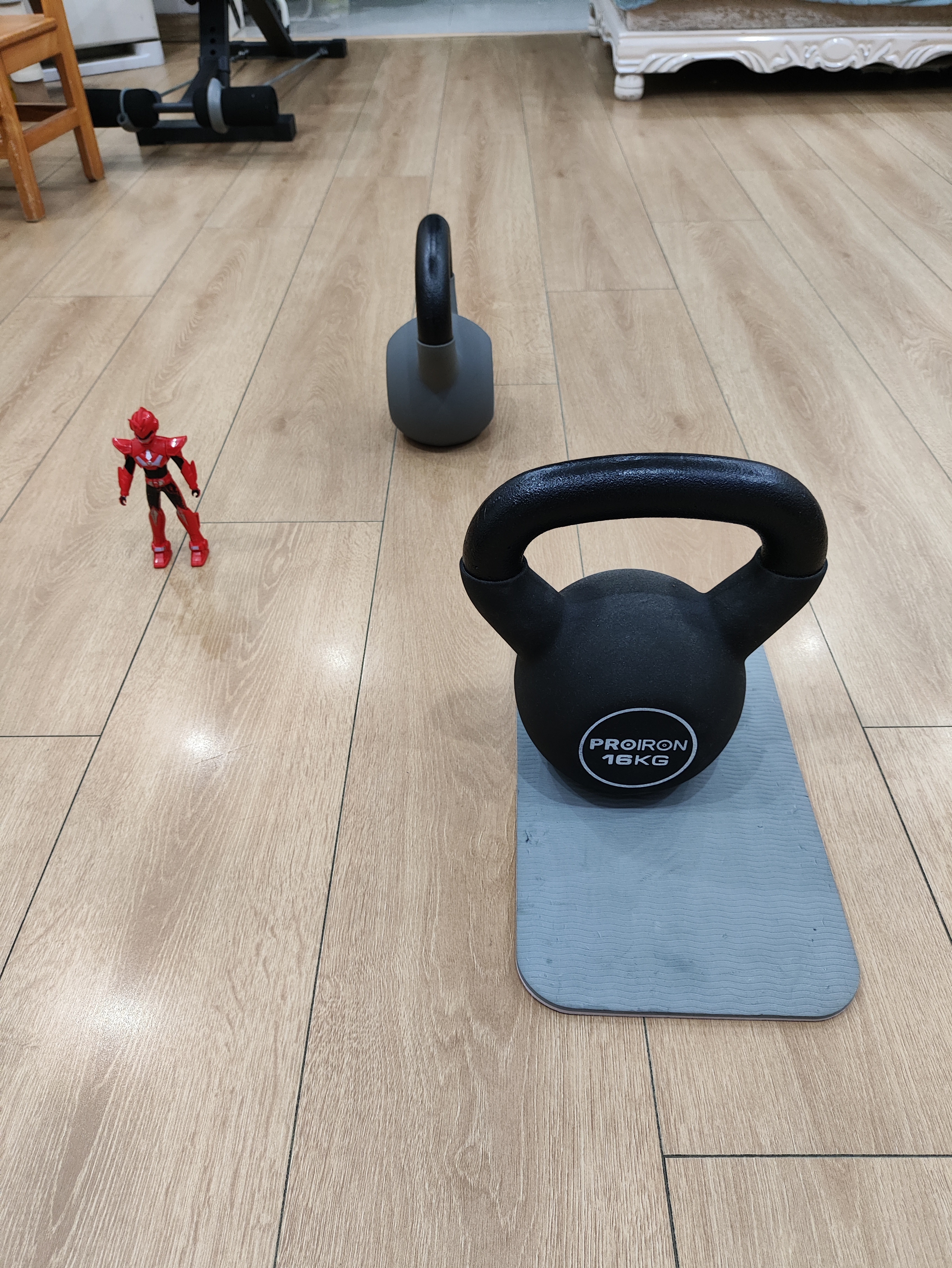 结束，运动和娃，二姐话剧要的大飞机一天没搞完，力量26公斤杠铃推举5组51，12