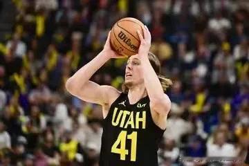 据NBA分析网记者皮尔西的报道，他认为快船的主力都在快速老去并且在哈登的交易中失
