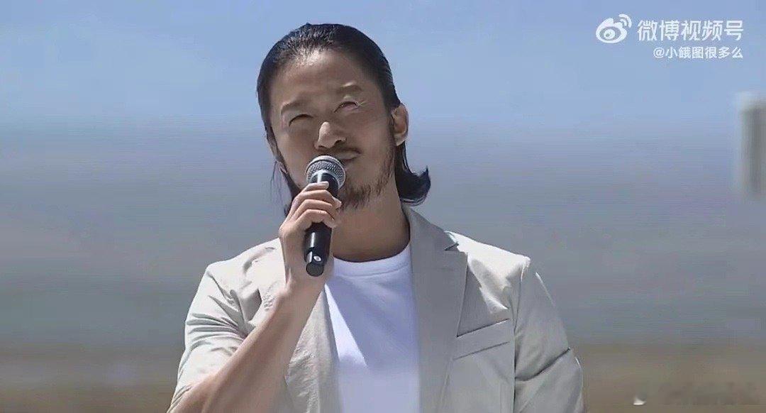 吴京为《镖人》准备的造型，有点像腾格尔老师啊！ ​​​