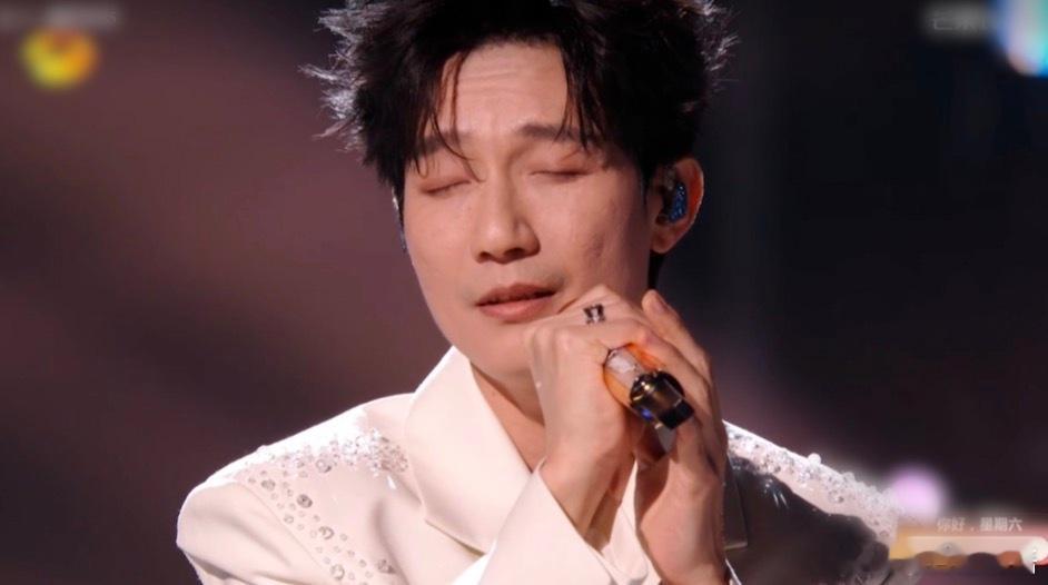 陈楚生真是可文可武 好会用歌声来表达歌曲里的情感，带领着观众的情绪层层递进，最后