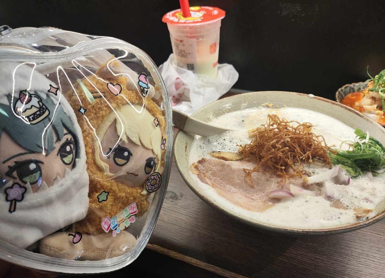 三重泷的黑蒜油比我想象中的和谐
之前一直只吃原味白汤，感觉黑蒜油和味噌会把原味掩
