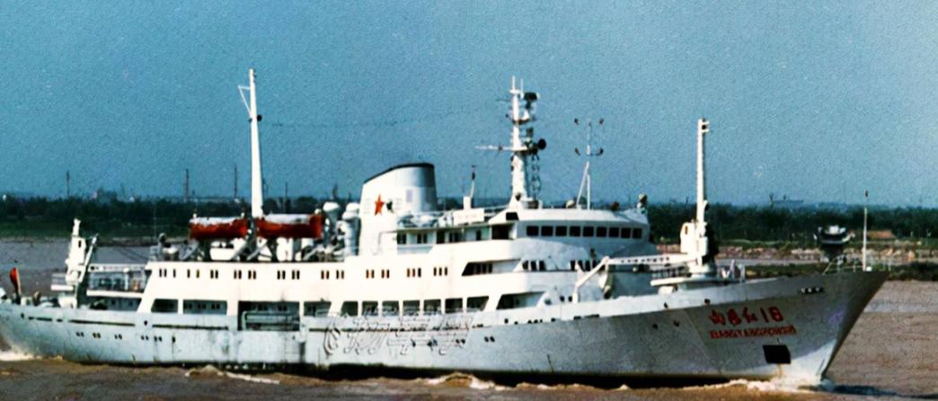 1993年，中国科考船遭韩国货轮暴力撞击，拦腰折断沉入大海，船内的107名科考人
