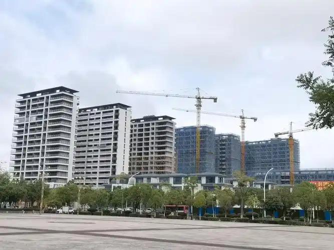 国家把房子和汽车归成一类，信号已经很明显了。 
国家把房子跟汽车、家电划进了同一