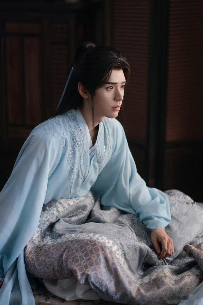 龚俊的战损美学已经nextlevel《暗河传》龚俊太会演！苏暮雨战损时剑撑身、眼