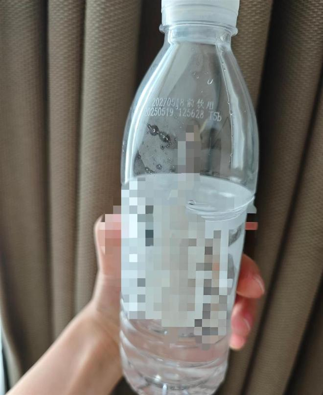 警方证实女子酒店所喝矿泉水是咸的 这个水要么是劣质产品，问题来自于厂商，要么就是