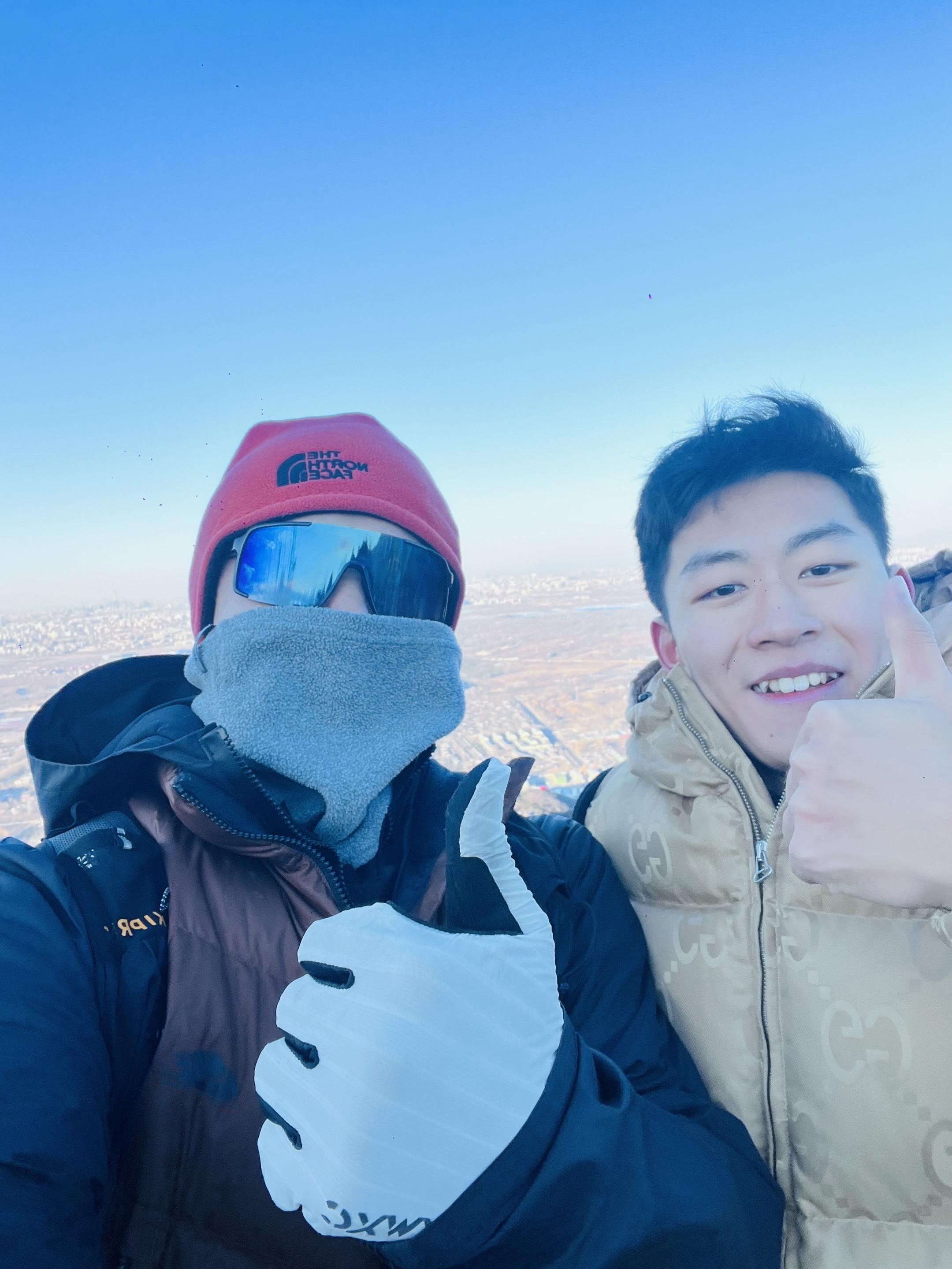 嗨我的兄弟！是好是坏这一年都接近尾声了！ 新的一年咱都越来越