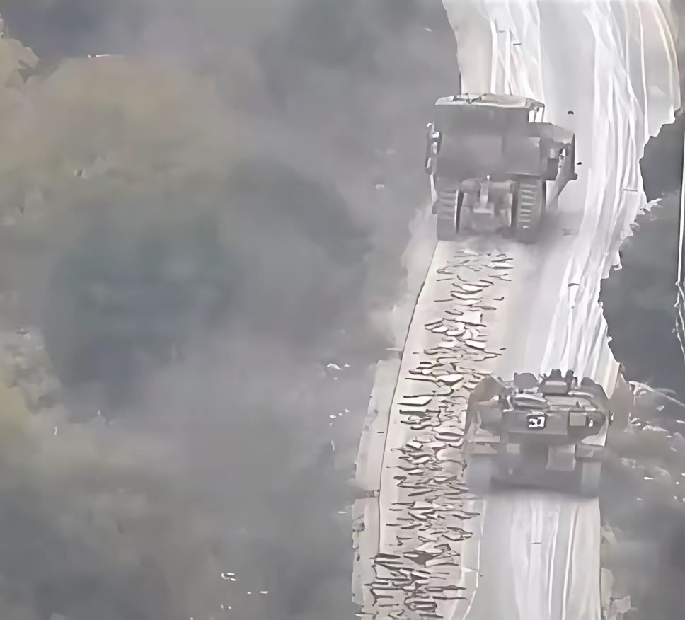 以色列撤退黎巴嫩蓄意破坏基础设施、经过的路面被直接用钻头破坏…… 