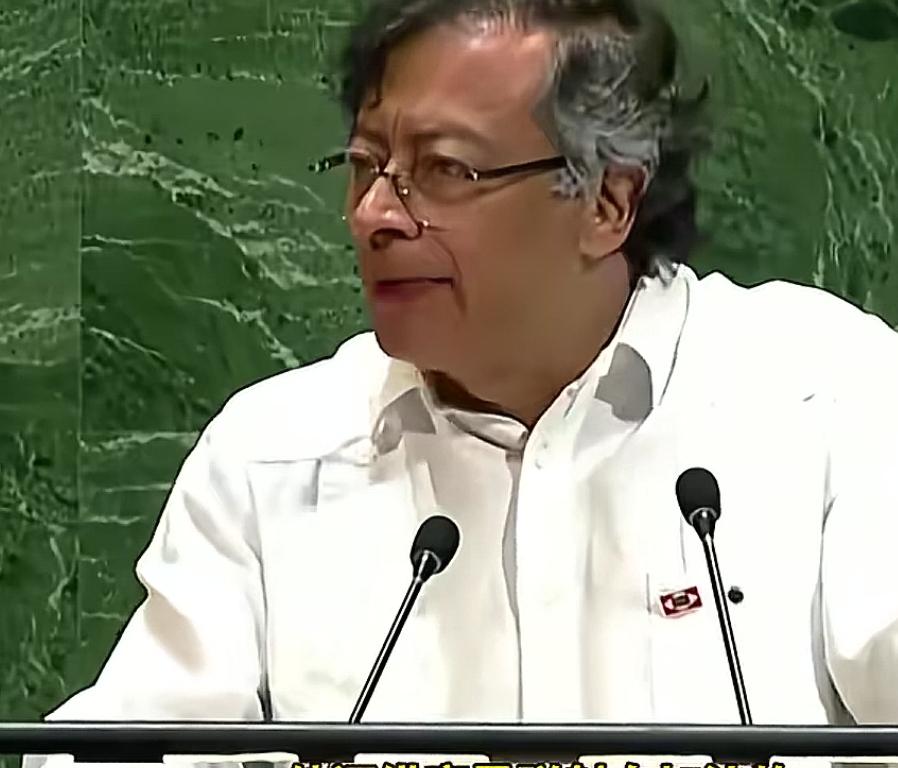 在纽约联合国总部，哥伦比亚总统佩特罗在台上发言，大骂特朗普，过足了嘴瘾。让在场的