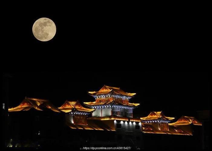 上联：处处笙歌，夜市千灯光映月；
下联：诗友请[玫瑰][玫瑰]
#新韵旧体诗词和