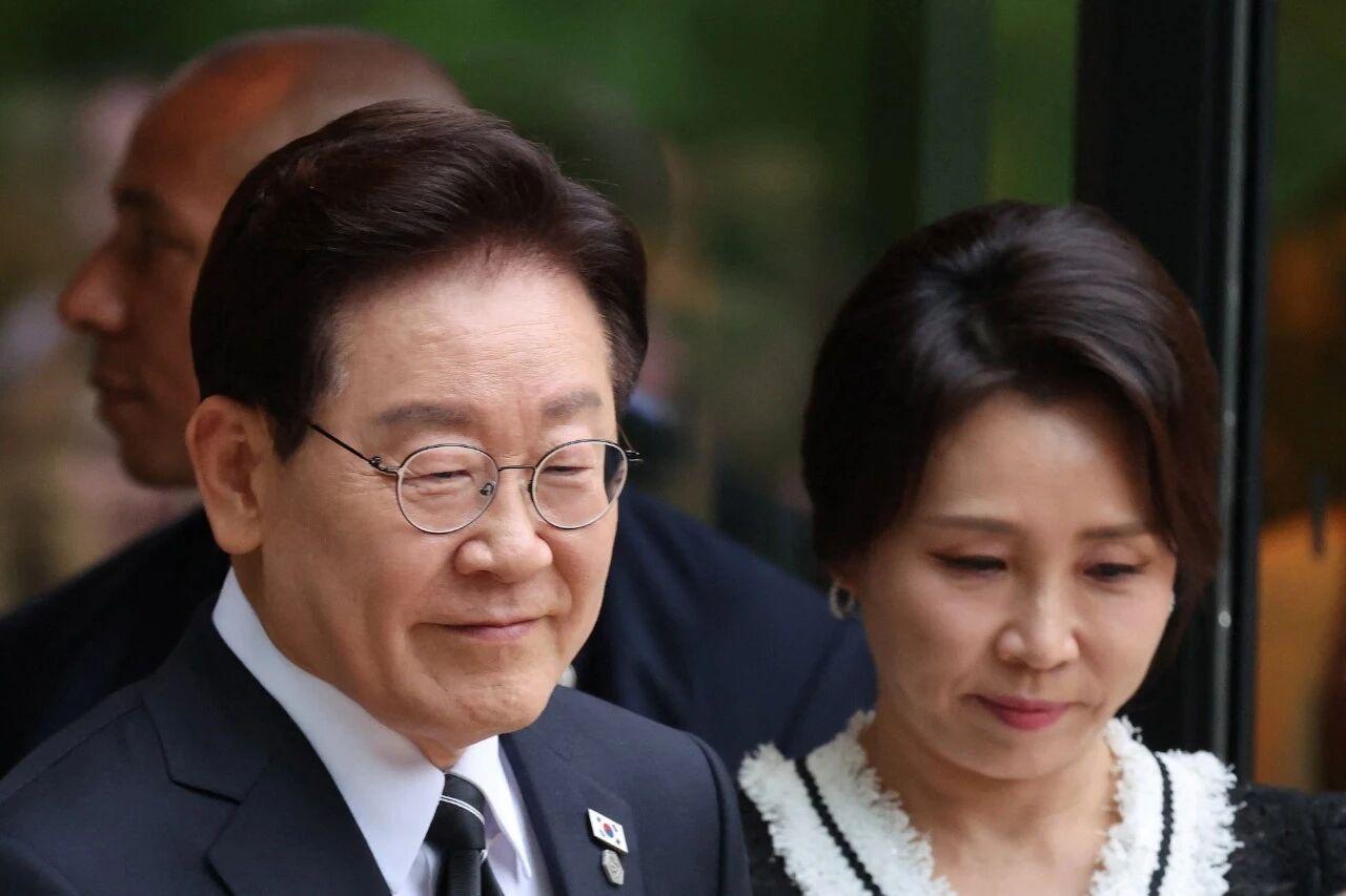 韩国总统李在明周二在七国集团峰会期间与特朗普短暂交流，敦促特朗普带头通过外交方式