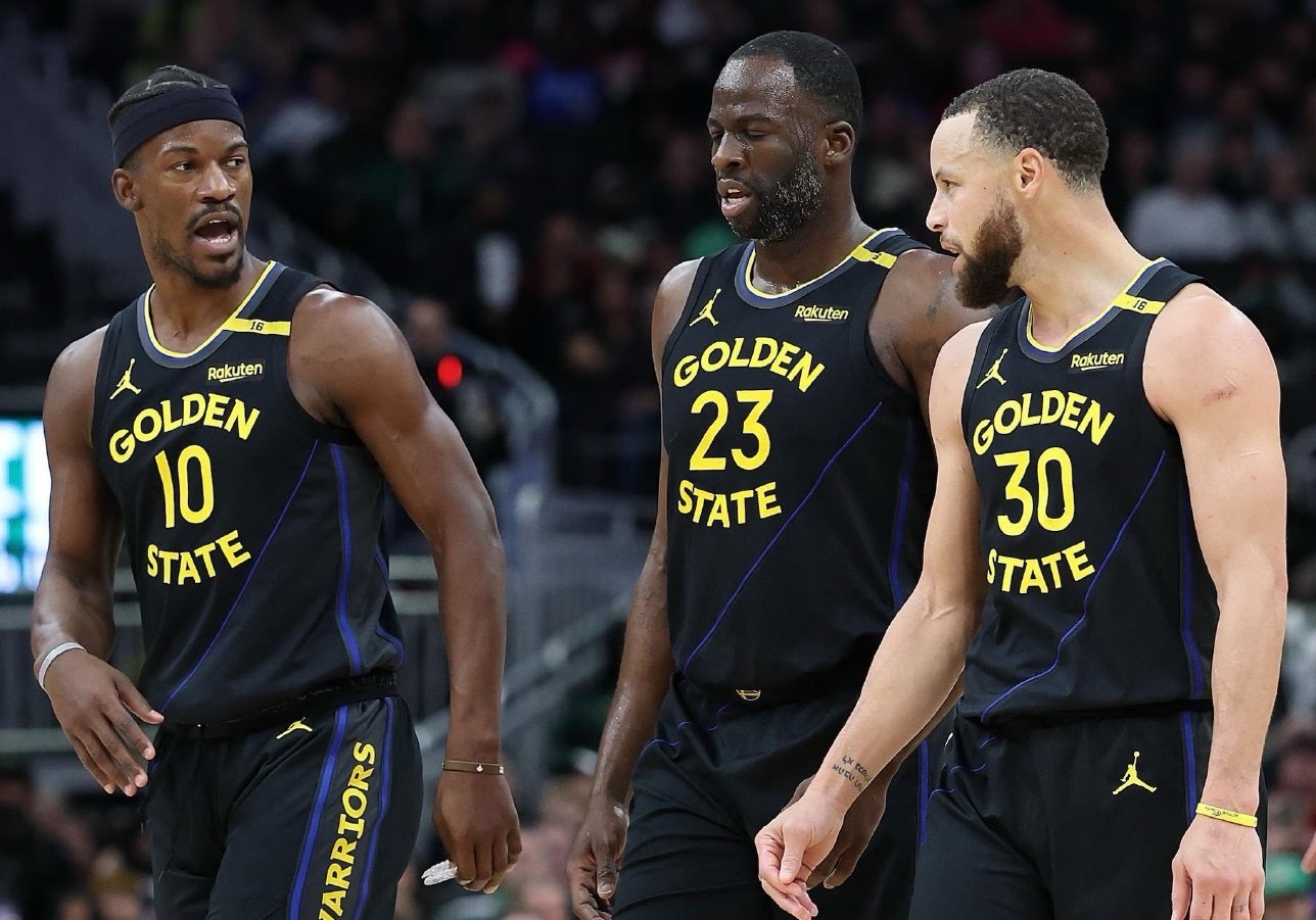 队记晒出明日勇士对阵骑士的伤病报告：库里和霍福德将缺席勇士明日在克利夫兰的比赛巴