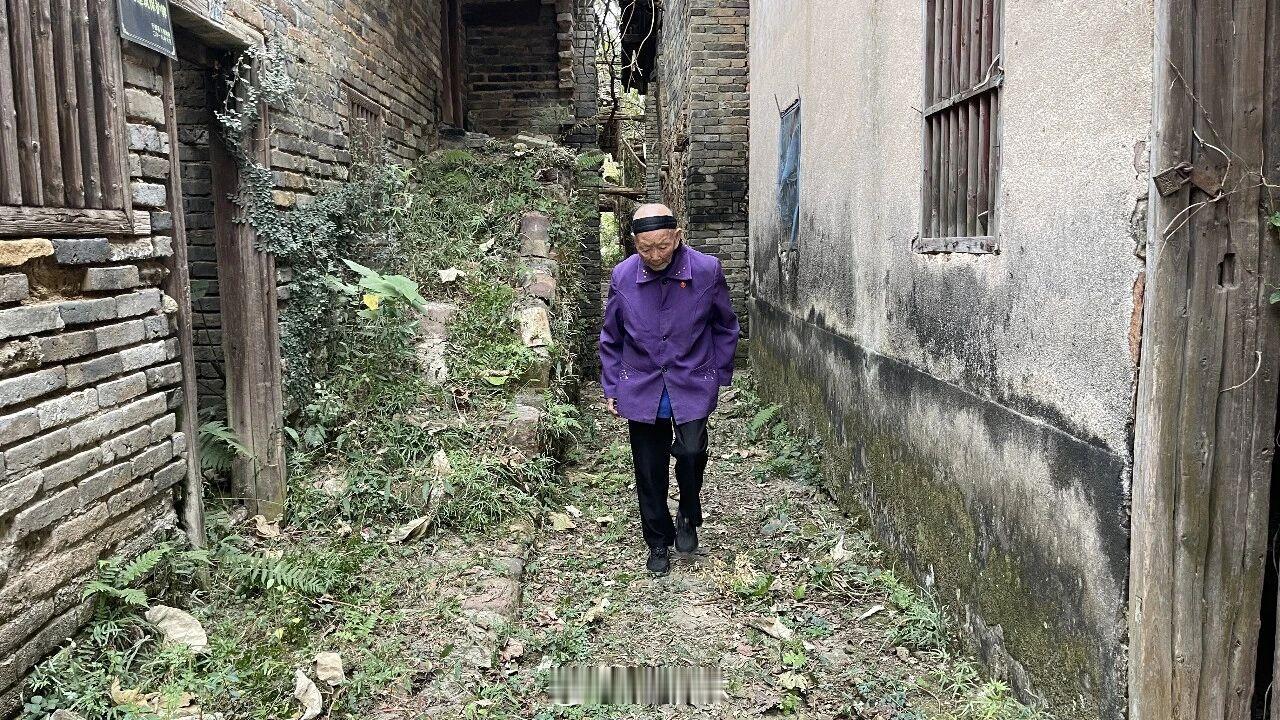 【“金长哥哥要是能看到这些，该有多好……”】刚结婚不到20天丈夫便离开妻子远行一