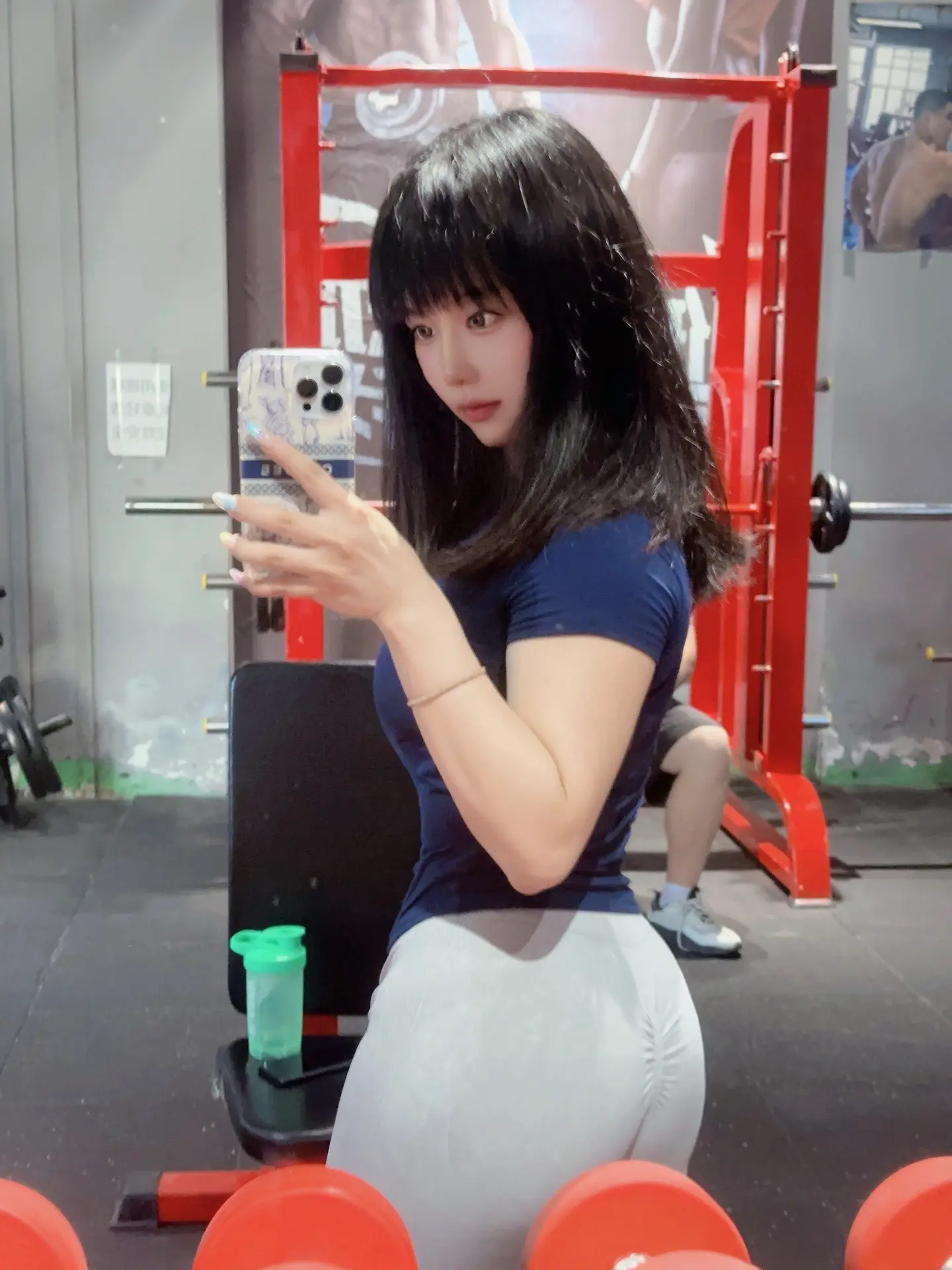 又想她漂亮 又想她洗衣服做饭 兜里有几个钱呀 那么贪