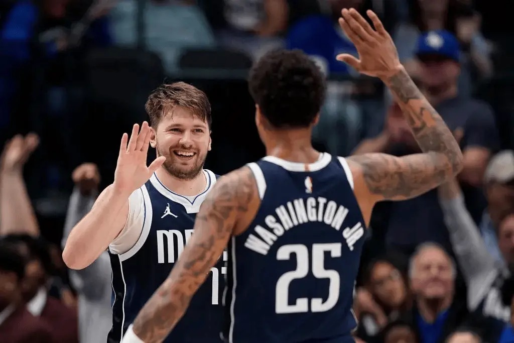 ❤️#华盛顿谈东契奇#         NBA常规赛，独行侠123-113战胜太